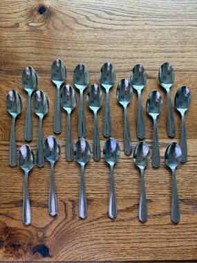 Reed & Barton Tarbor Stainless Steel Teaspoon Set - set of 19